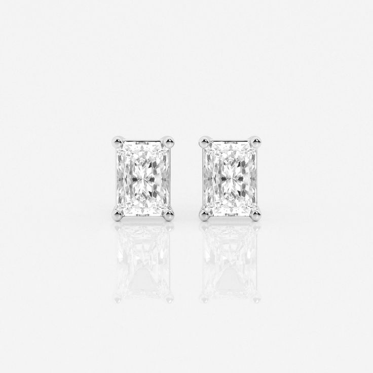Studs earrings