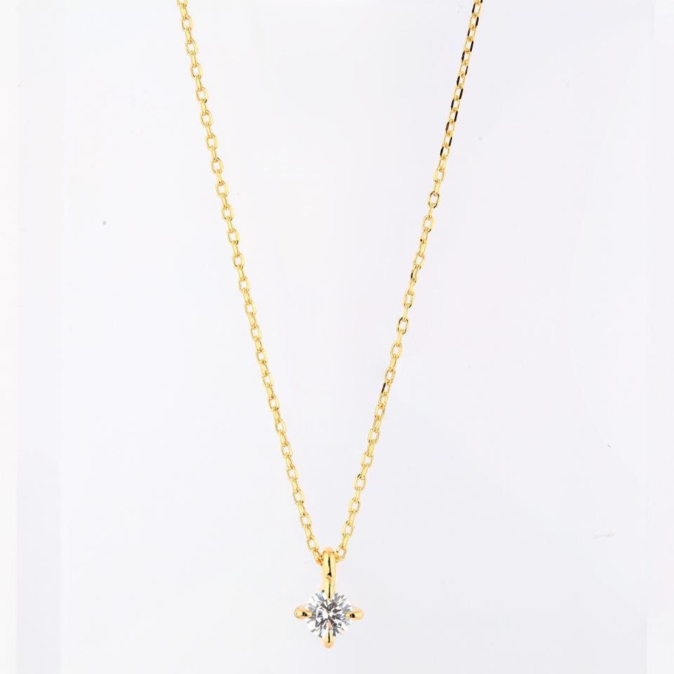 Delicate round pendant