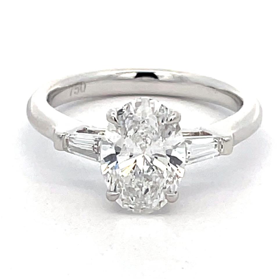 Side stone oval ring