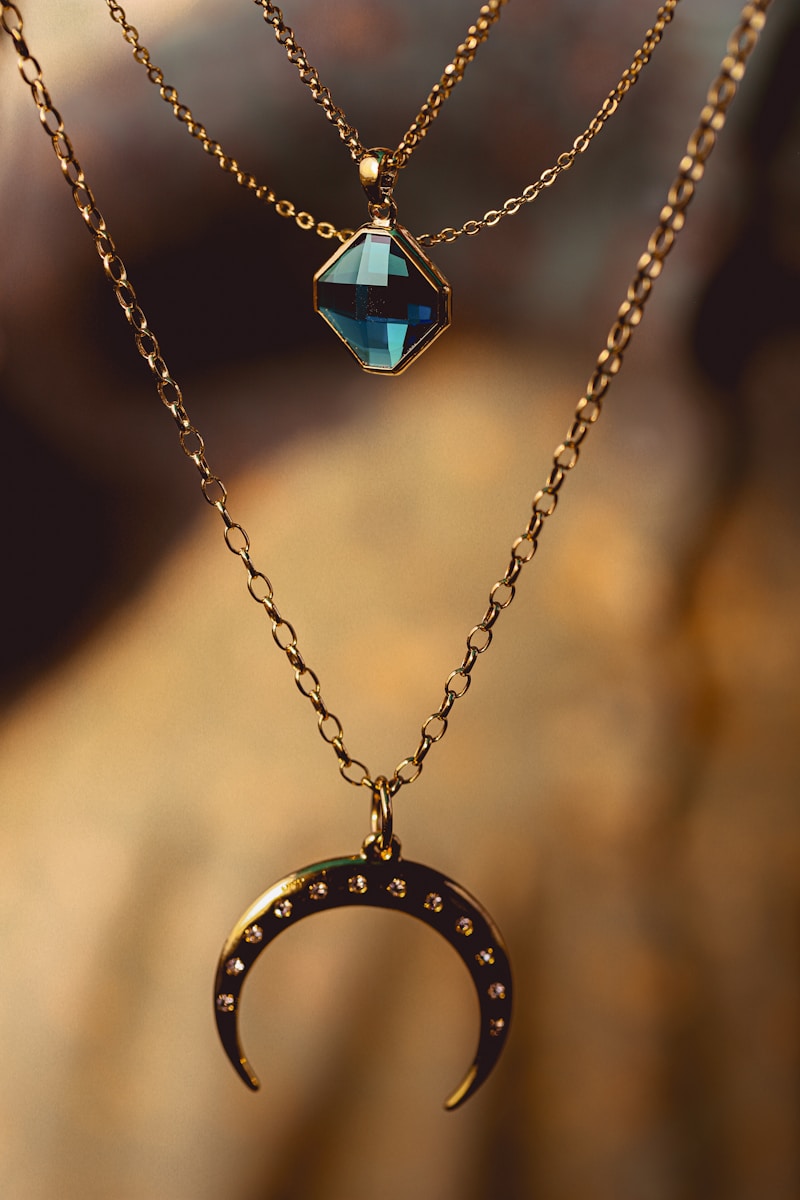 Pavé and halo diamond jewellery
